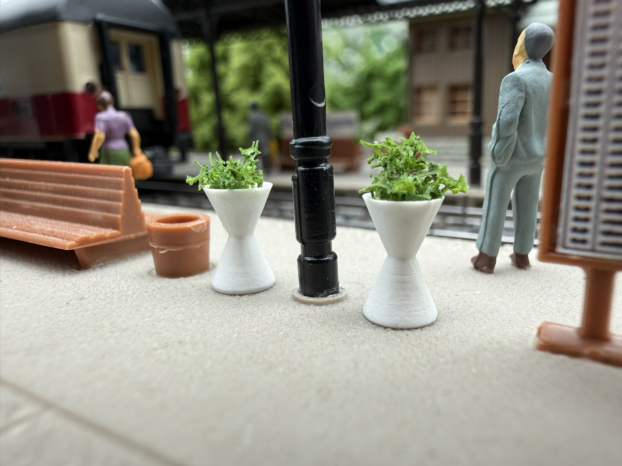 Blumenkübel H0 für Bahnhof-IMG_5475