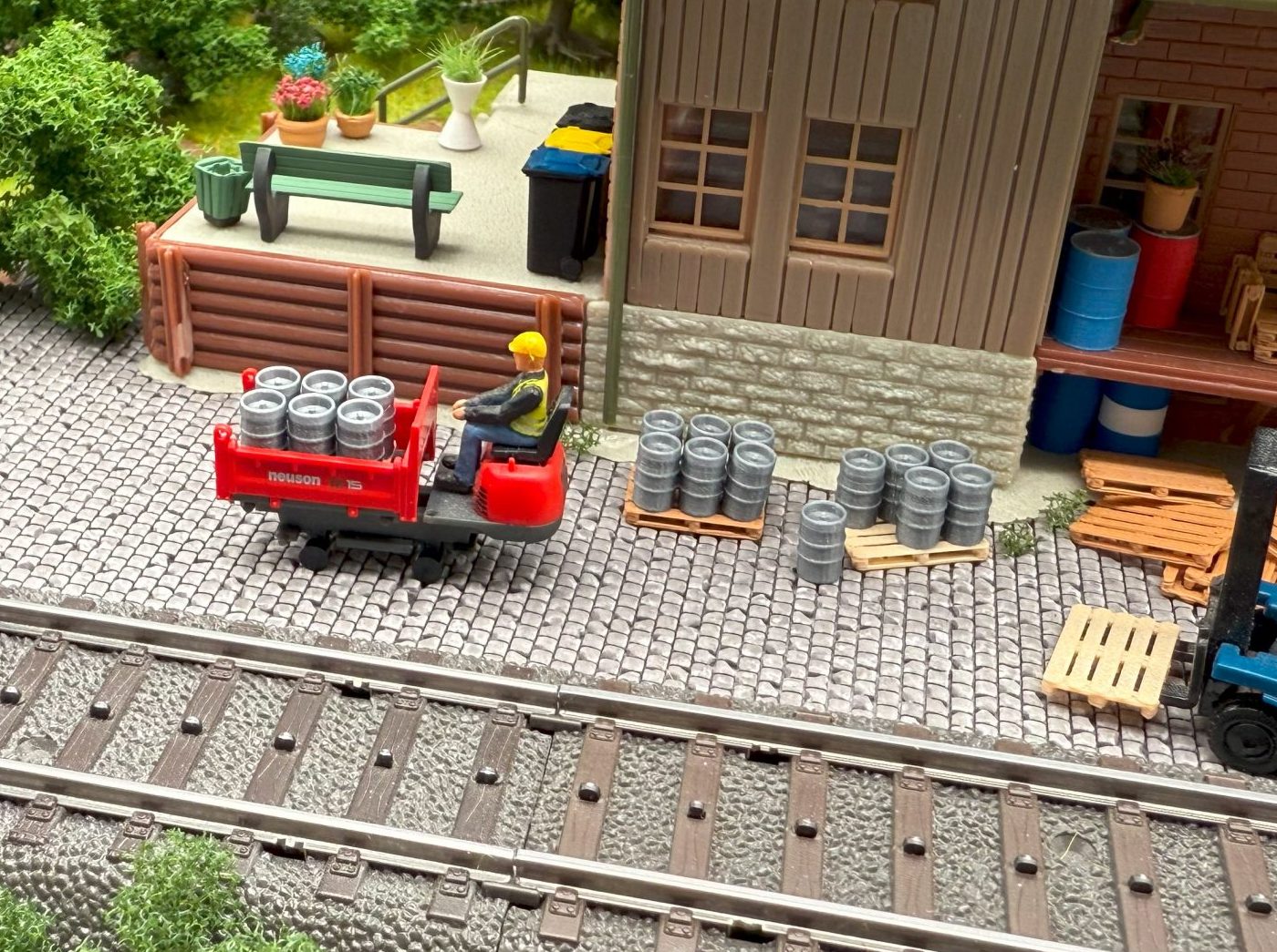 KEG-Faesser mit Palette auf Diorama