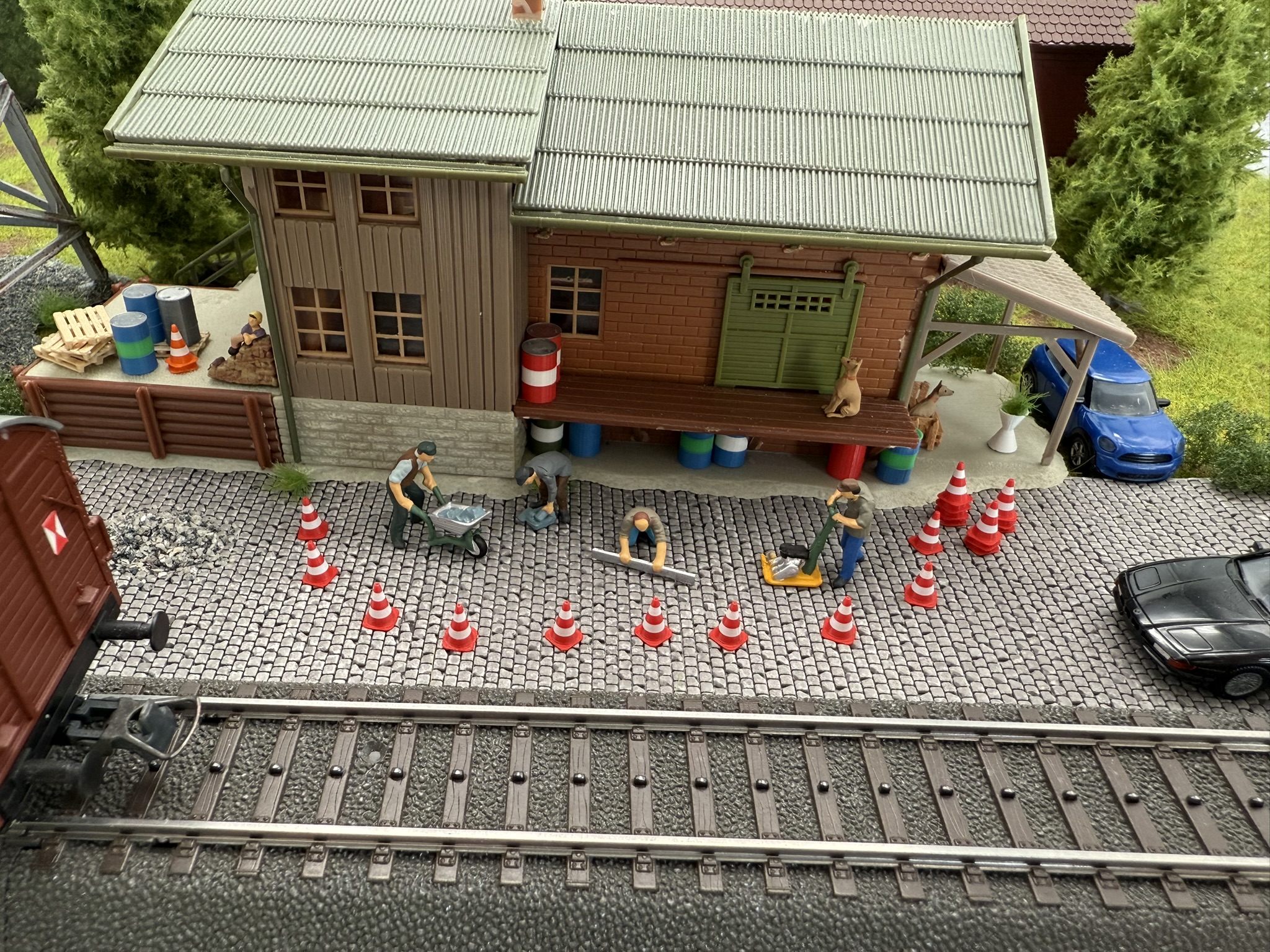 Pylone-Leitkegel-Rot-Weiss-H0