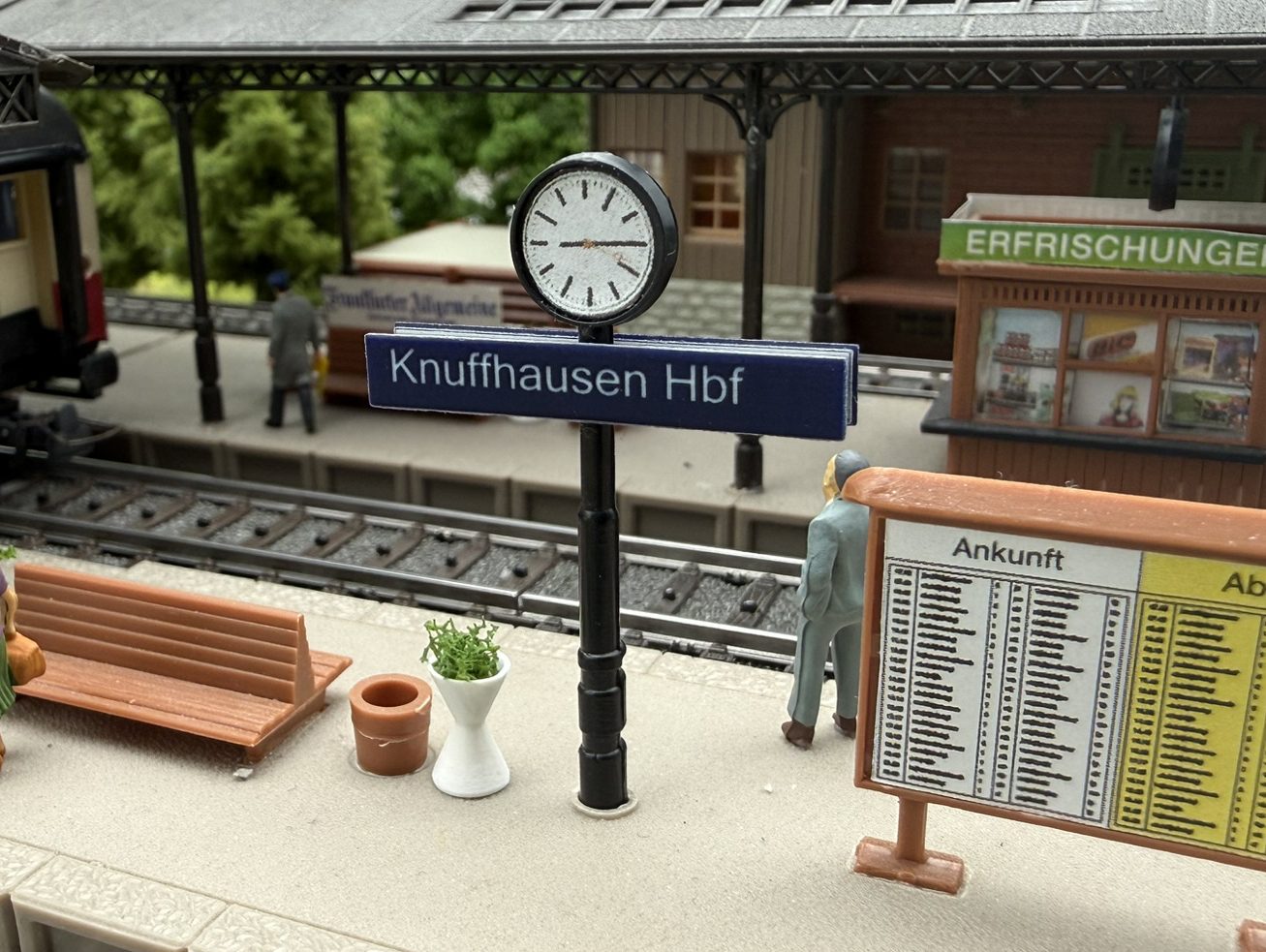 Bahnhofsschilder-modern-H0-IMG_5460