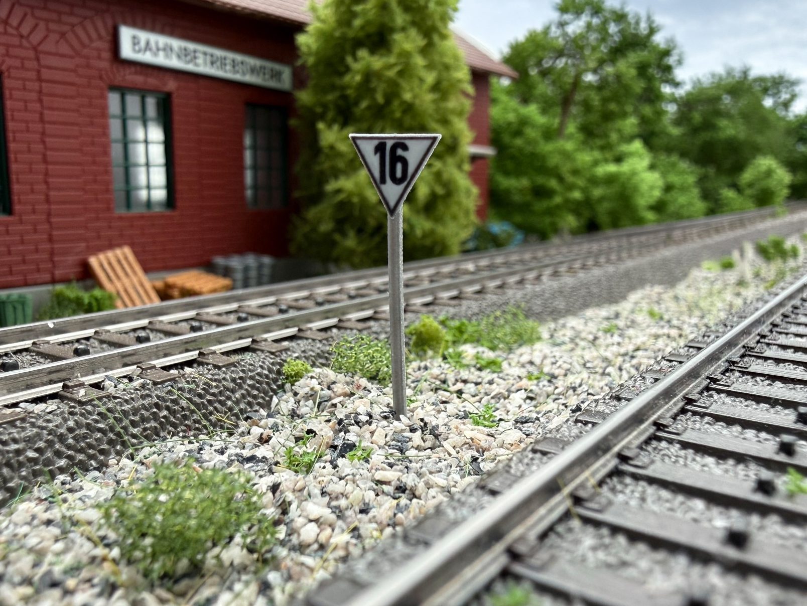 lf4-langsamfahrsignal-spitze-nach-unten-h0-IMG_6593