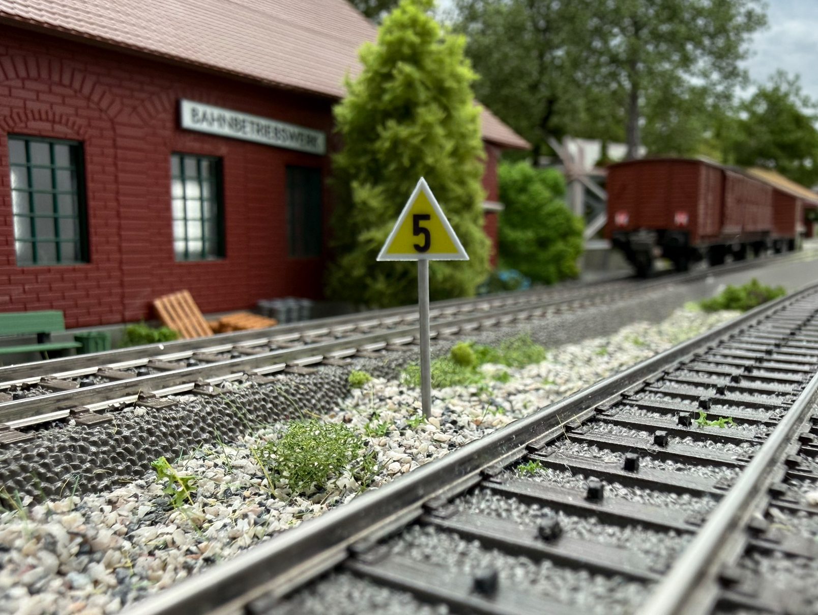 lf6-geschwindigkeitsankuendesignal-spitze-nach-oben-h0-IMG_6610